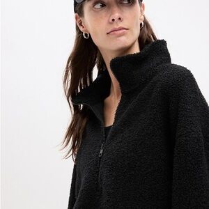 GAP Sherpa Half-Zip Sweatshirt Pullover - Medium